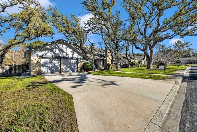 Building Photo - Beautiful home available in Castle Hills!