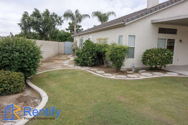 Building Photo - Charming Seven Oaks Home - 4Bed, 2Bath - Gardener Included!