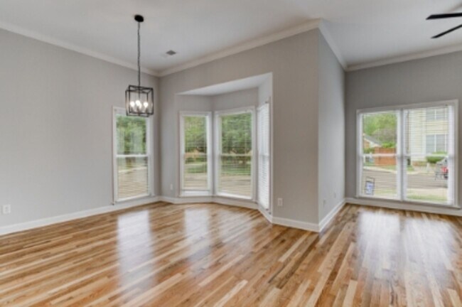 Building Photo - Nice 3 bedroom 2 bath home in the heart of Downtown Memphis - Open To Section 8