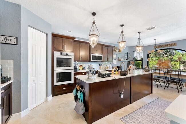 Building Photo - 9173 Delemar Ct