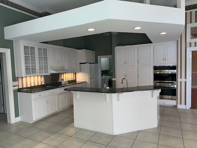 Building Photo - Fabulous Home in Gulf Breeze