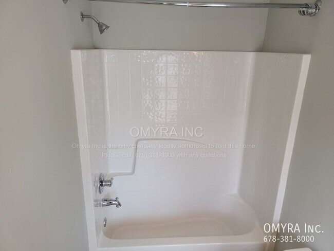 Building Photo - Luxurious 3 Bedroom Townhouse in Atlanta!