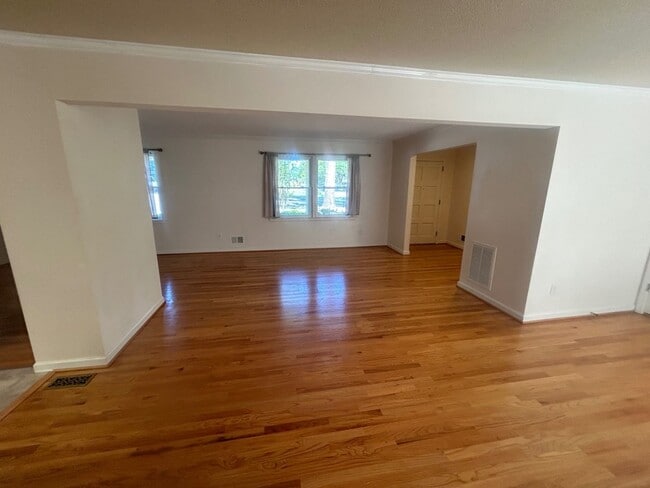 Building Photo - 1015 Walters Ln