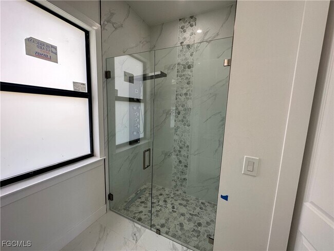 Building Photo - 1214 Cherry St E