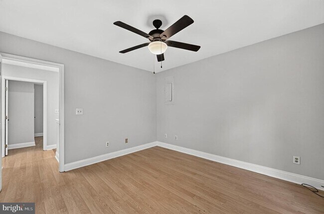 Building Photo - 271 Paw Paw Dr