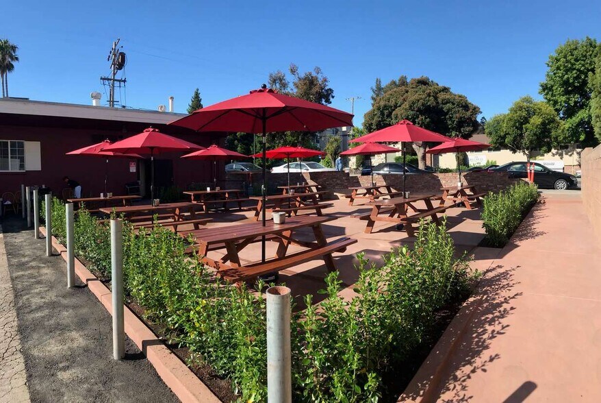 Nearby Millbrae Pancake House 1 block away! - 216 Paramount Dr