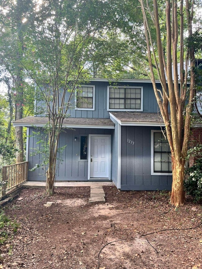 Primary Photo - 1233 Chee Ln