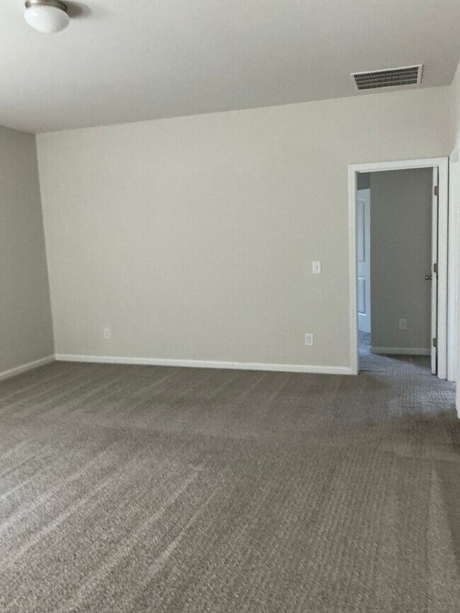 Building Photo - 3-bedroom, 2.5-bathroom single-family home