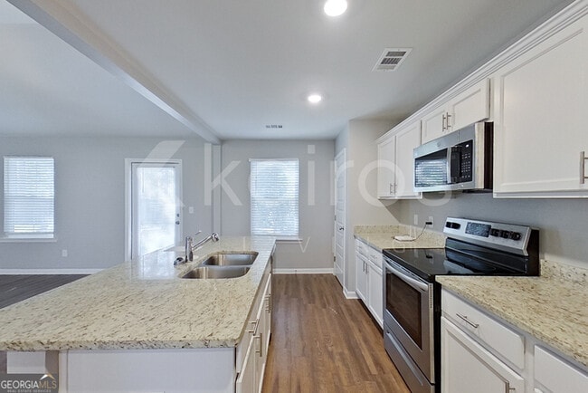 Building Photo - 203 Western Red Cedar Dr