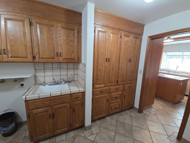 Building Photo - Gorgous 3 Bedroom 2/5 Bath Country Home