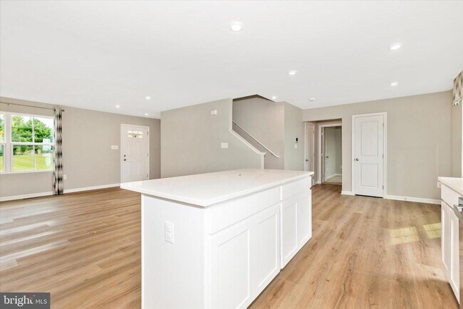 Building Photo - 38 Diopside Dr