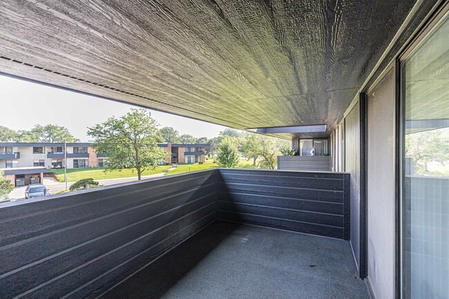 Building Photo - 1255 N Sterling Ave