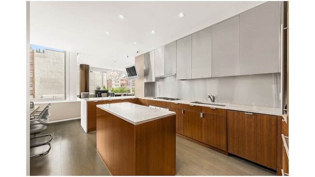 Building Photo - 350 W Broadway