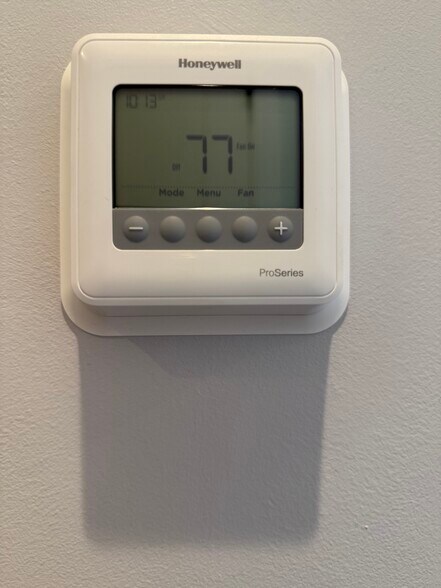 Thermostat - 2505 W Carmen Ave