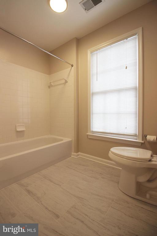 Building Photo - 243 Winter Walk Dr