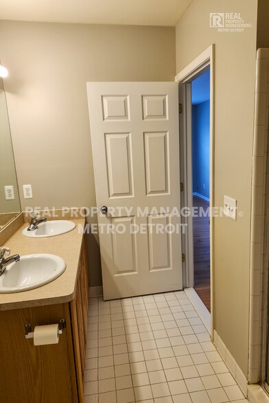 Building Photo - 1386 Raliegh Pl