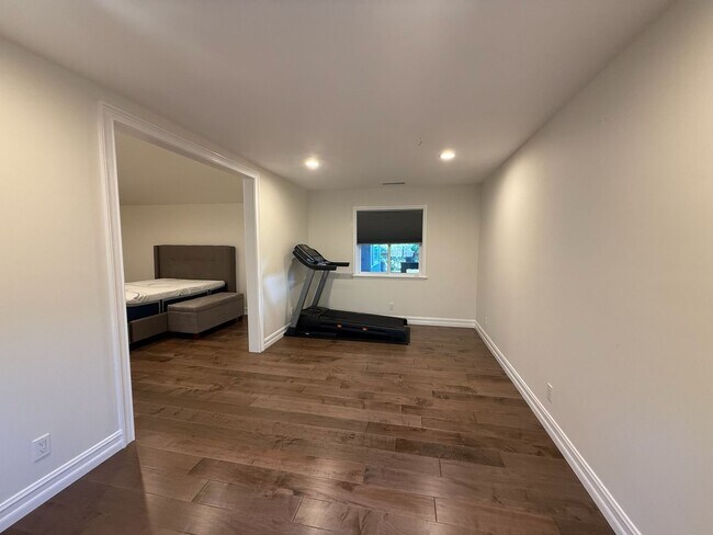 Building Photo - Single story - 3 bedroom, 3 bath + bonus room