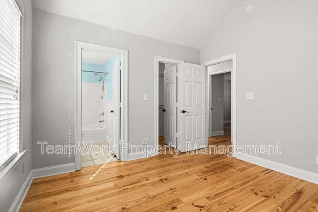 Building Photo - 1124 5th Ave