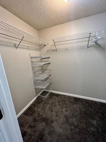 Building Photo - 575 Heritage Ct