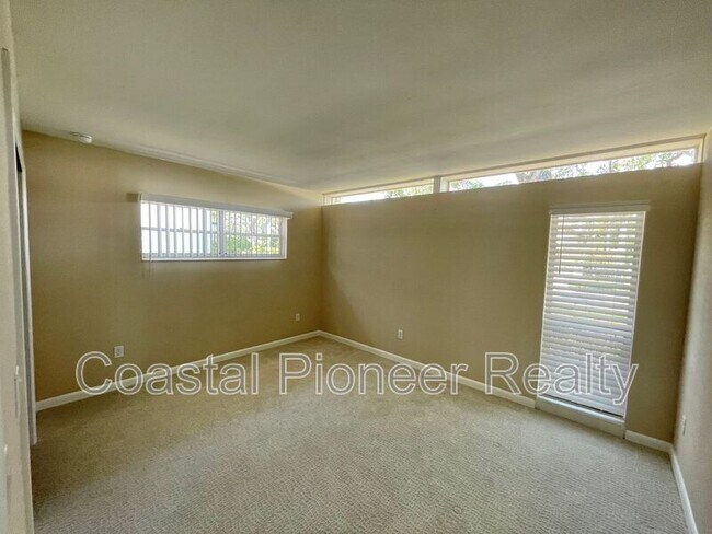 Building Photo - 3602 S Beach Dr