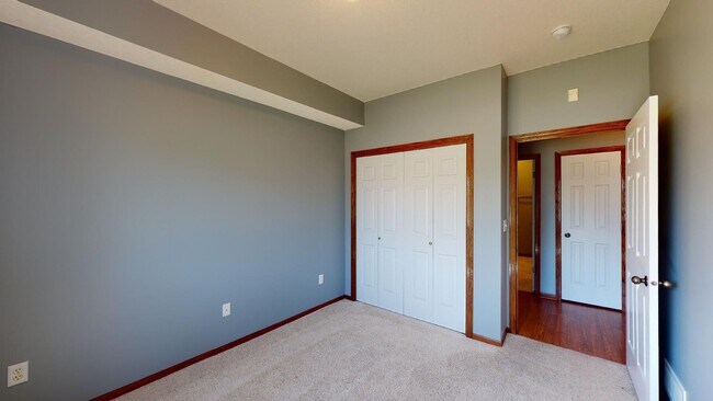 Building Photo - Fantastic condo in Ankeny-6mo Lease Option