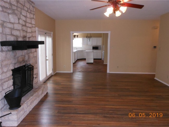 Building Photo - 1710 Foxfire Dr