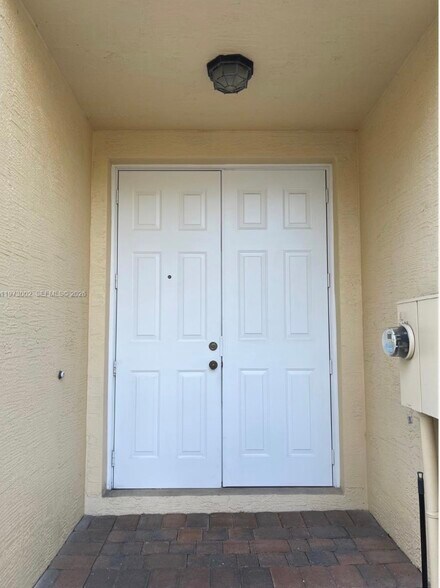 Building Photo - 6361 Landings Ter