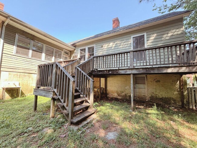 Building Photo - 114 Forest Ave