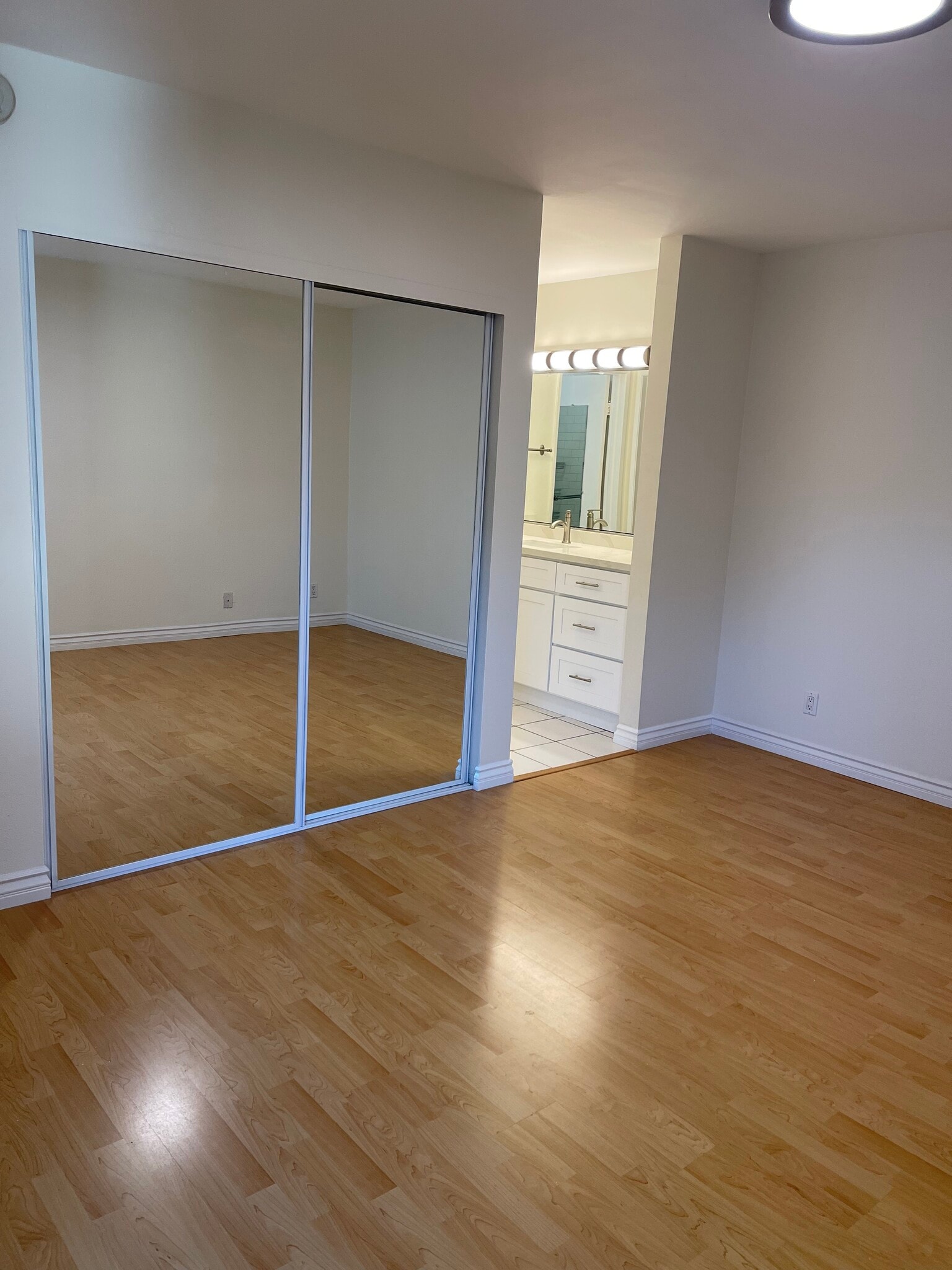 Building Photo - 4728 Park Granada