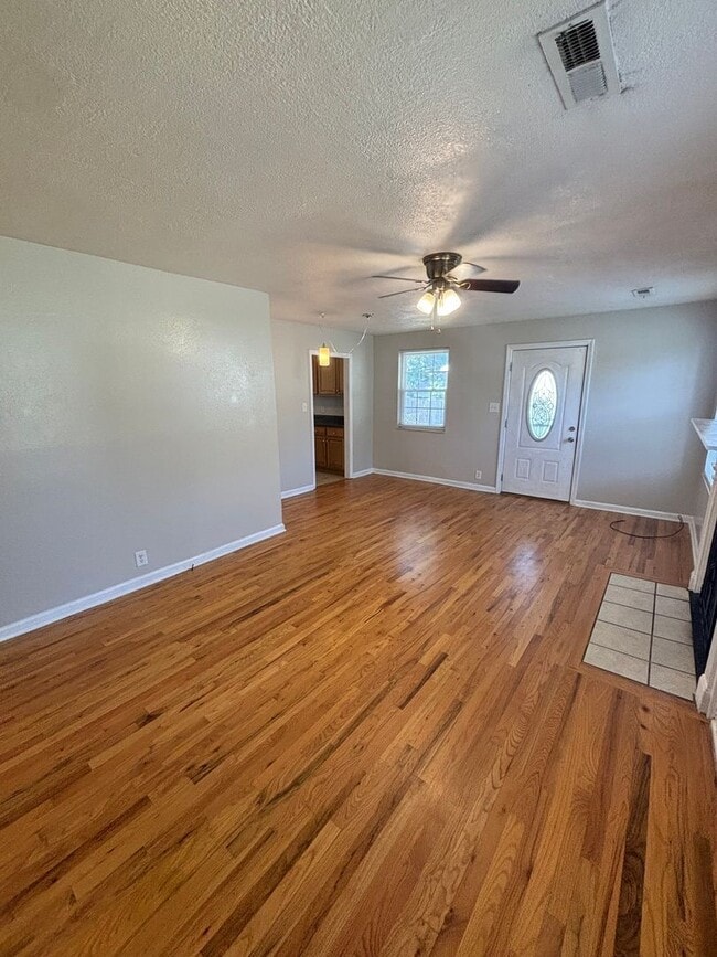 Building Photo - Alcoa School cottage coming soon!