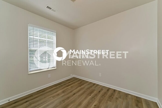 Building Photo - 4 Bedroom Pet-Friendly Home in POWELL, TN with Main Street Renewal