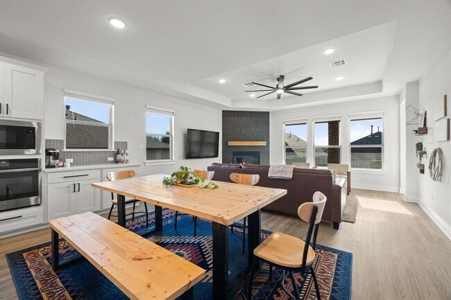 Building Photo - 319 Pecos River Xing