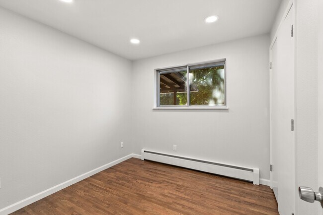 Building Photo - 14312 10th Ave S