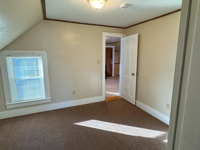 Building Photo - 334 Elm St