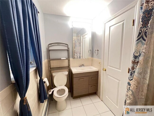 Building Photo - 406 Cranbury Rd