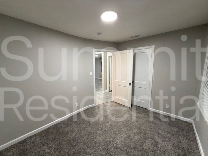 Building Photo - 3031 Linwood Ave