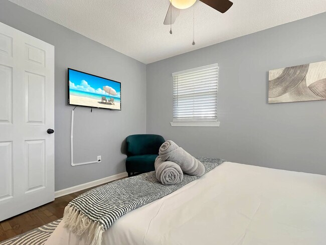 Building Photo - 501 W 9th St