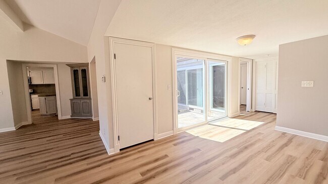Building Photo - 750 N Paradise Valley Ct