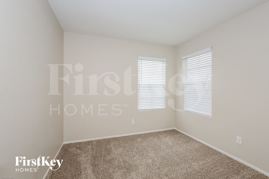 Building Photo - 1800 Navajo Lake Way