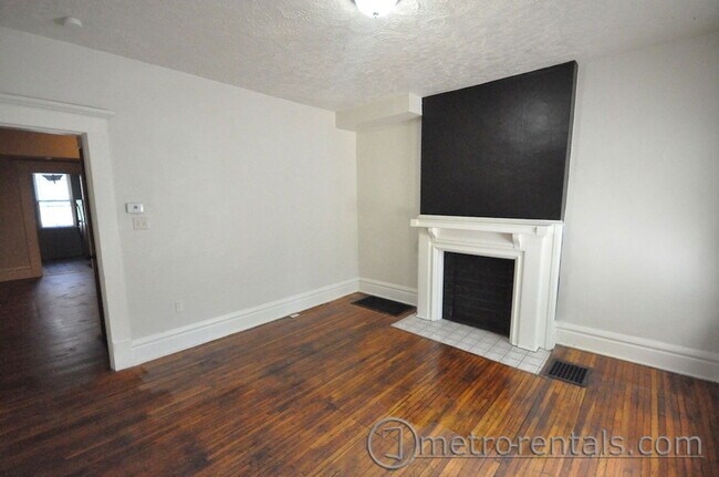 Building Photo - 204 Summit St