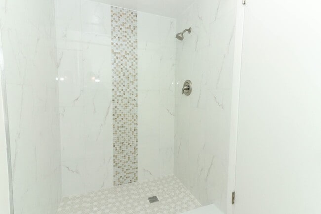 Building Photo - Sanford Home - 3/2 with garage and huge yard