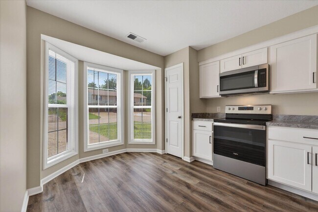 Building Photo - Pet Friendly Two Bedroom!
