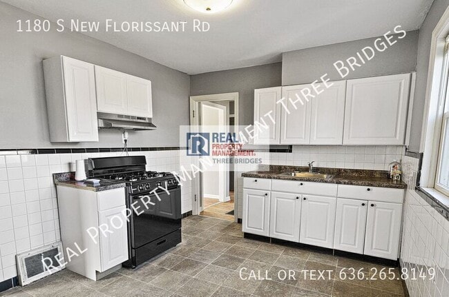 Building Photo - 1180 S New Florissant Rd