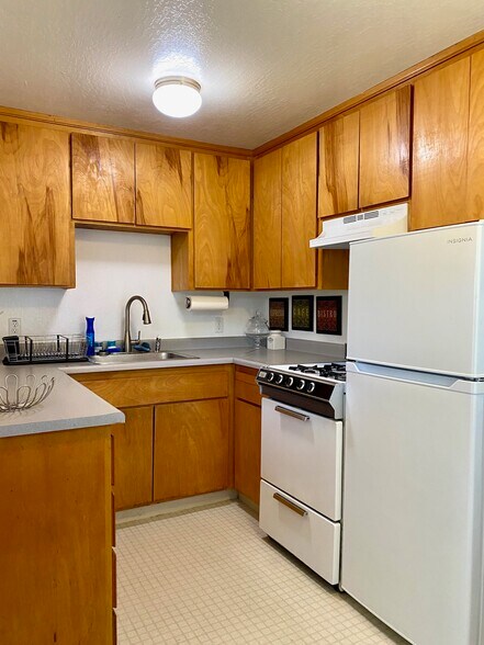 Building Photo - 251 El Carmelo Ave