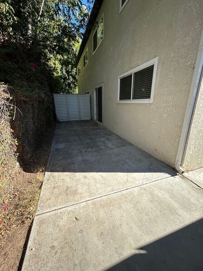 Building Photo - 2 Bedroom 1 Bathroom West La Mesa Apartment