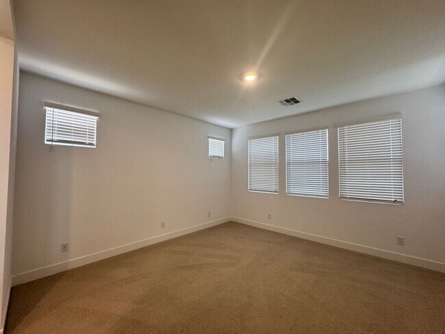 Building Photo - BRAND NEW HOME IN ALORAVITA IN PEORIA