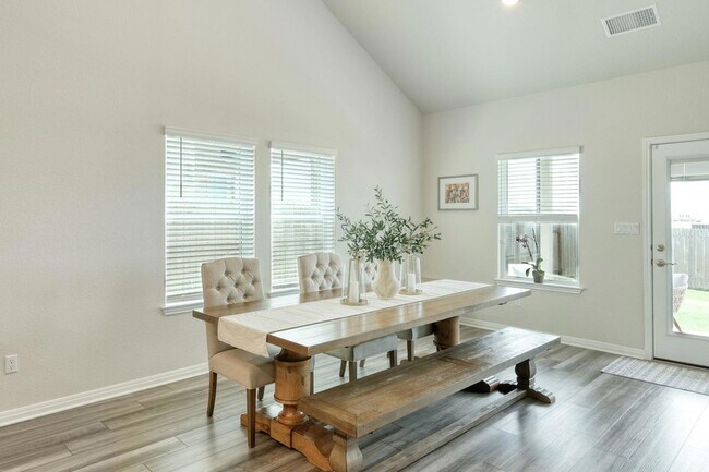 Building Photo - 636 Wild Spur Ln