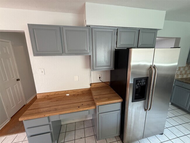 Building Photo - 4330 Meadow Springs Dr