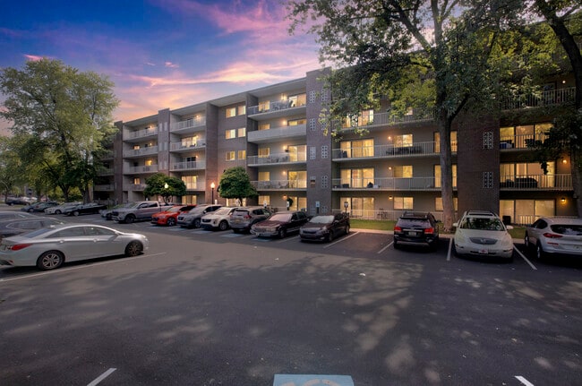 Henry on the Park - Henry on the Park Apartments