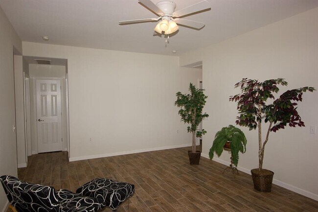 Building Photo - 7304 S Glenn St